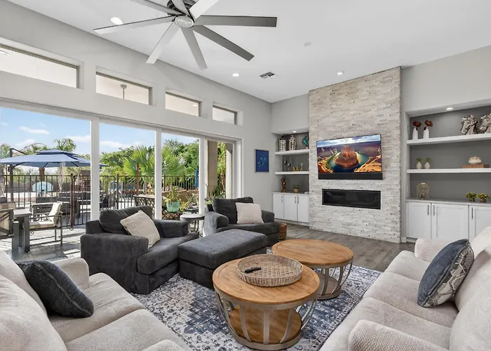 5br Spacious Luxury Retreat Pool Views Games *