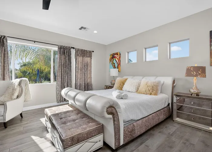 5br Spacious Luxury Retreat Pool Views Games *
