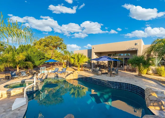 Holiday home 5br Spacious Luxury Retreat Pool Views Games