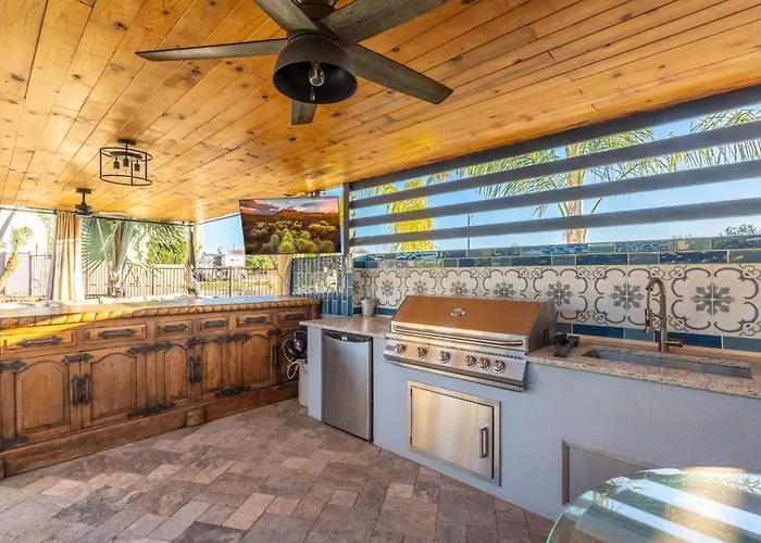 5br Spacious Luxury Retreat Pool Views Games