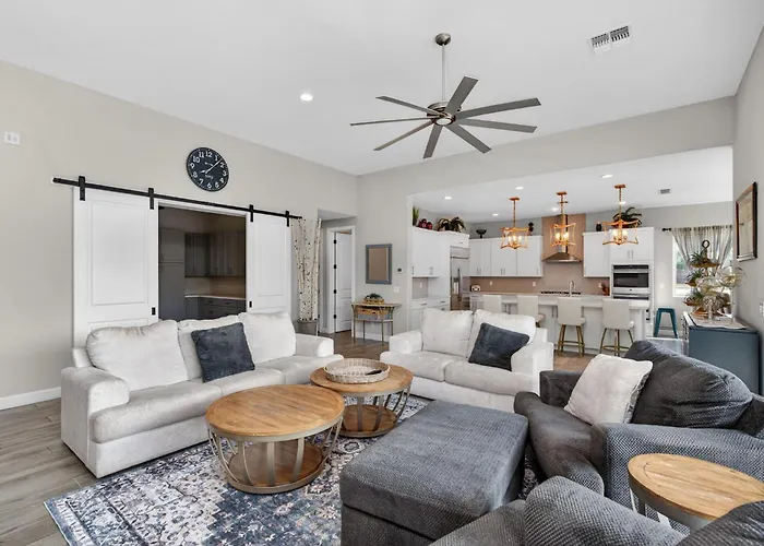 5br Spacious Luxury Retreat Pool Views Games Cave Creek