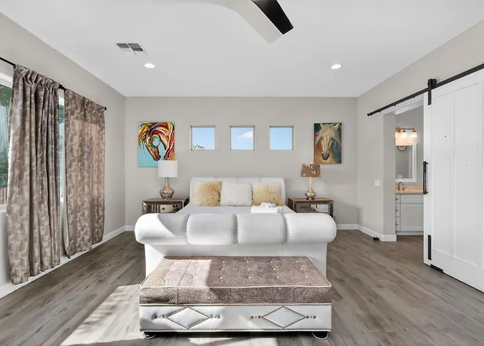 5br Spacious Luxury Retreat Pool Views Games * Cave Creek